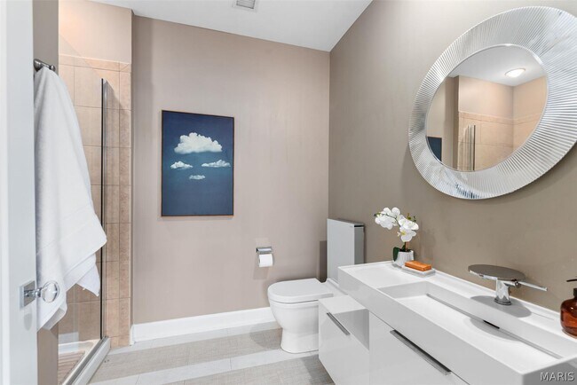 Building Photo - 4909 Laclede Ave