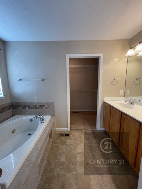 Building Photo - 3572 Park Crest Ln