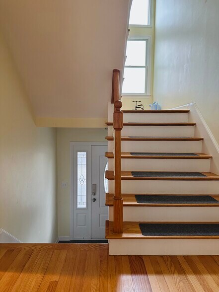 Building Photo - 209 Adams St