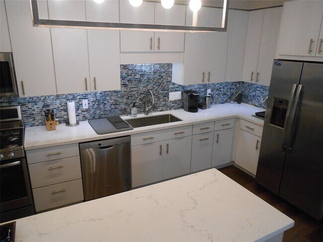 Building Photo - 9588 Doliver Dr
