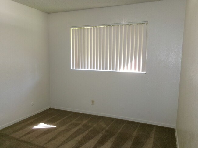 Building Photo - 3140