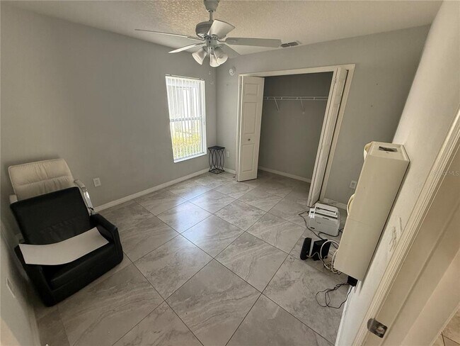 Building Photo - 2671 Sanderling St