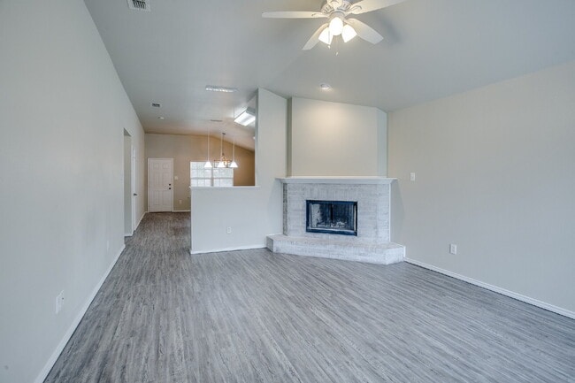 Building Photo - Large 3/2/2 in South Lubbock!