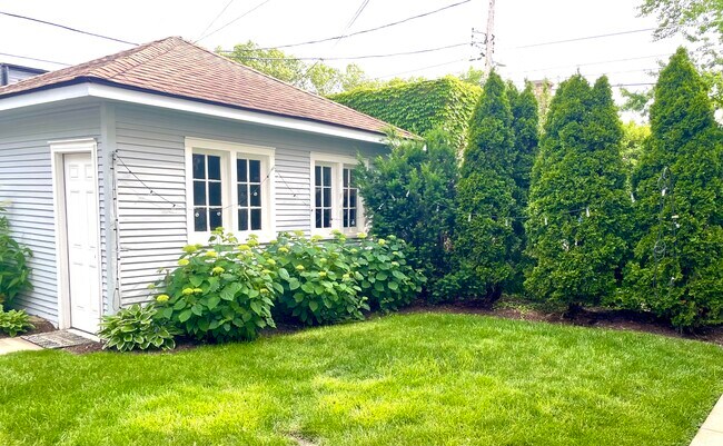 Back Yard - 2709 W Sunnyside Ave