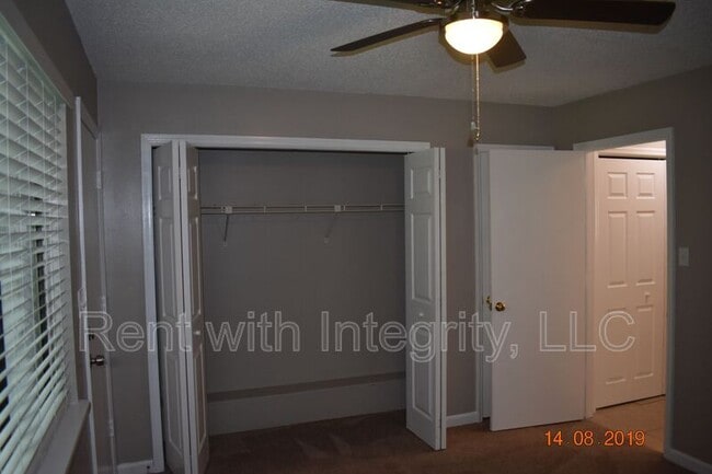 Building Photo - 1802 Falconcrest St