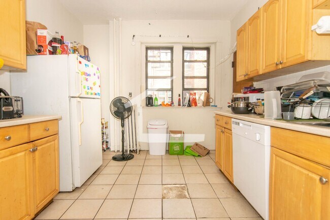 Building Photo - Five bed in Allston!!! LL PAID BROKER FEE!!