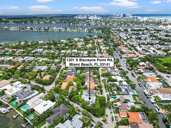 Building Photo - 834 Raymond St