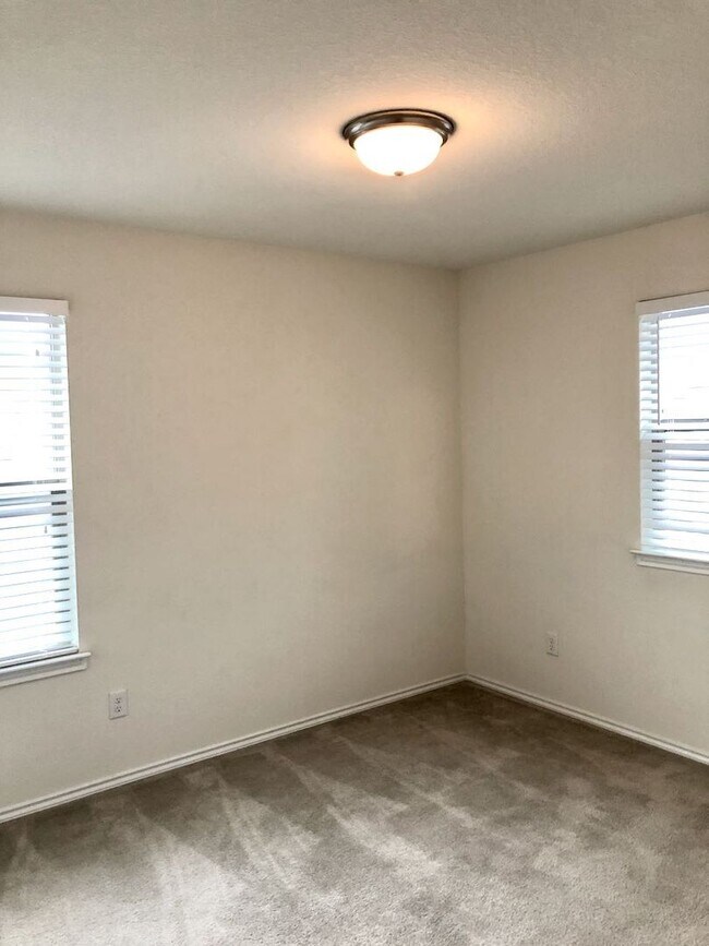 Building Photo - New Braunfels Location