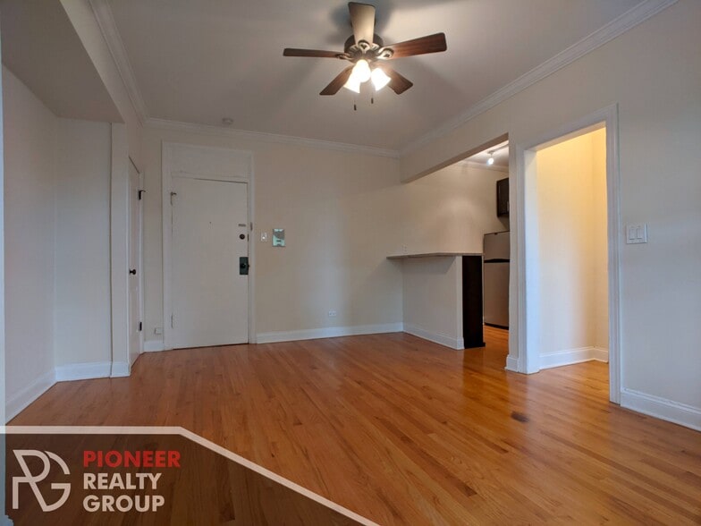 Building Photo - 4616 N Paulina St