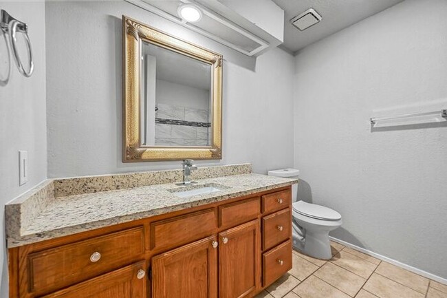 Building Photo - Two Bedroom Duplex For Rent in Cedar Hill.