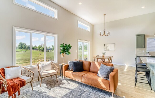 Building Photo - 3 Bed 2 Bath Single Family Home