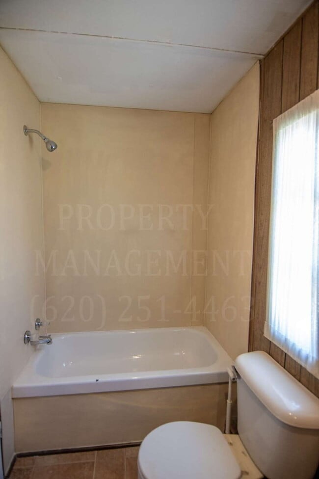 Building Photo - 2-Bedroom 1-Bathroom Home