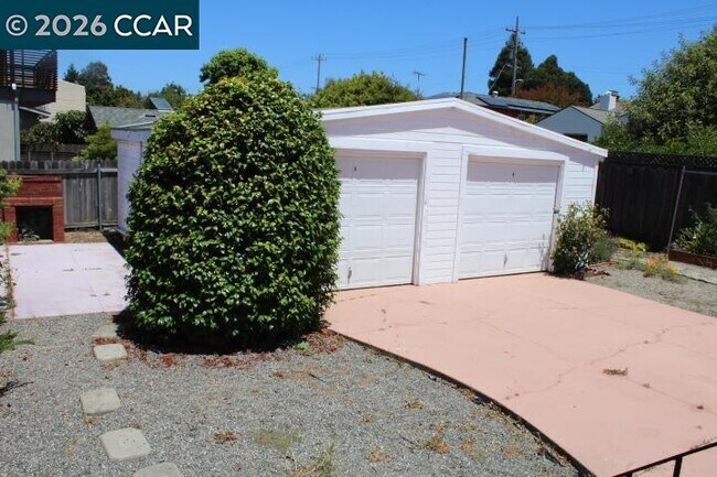 Building Photo - 1209 Marin Ave