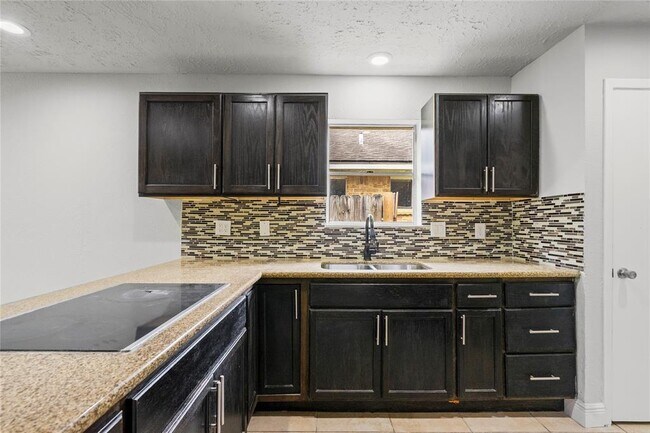 Building Photo - 16323 Maplemont Dr