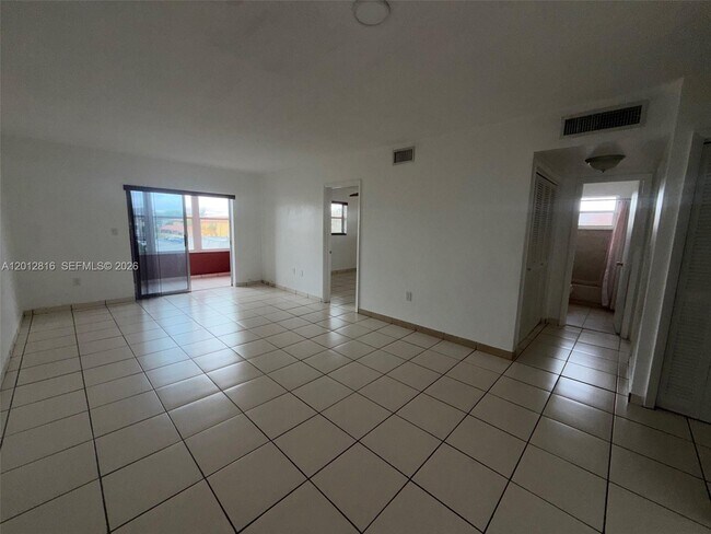 Building Photo - 120 Royal Palm Rd