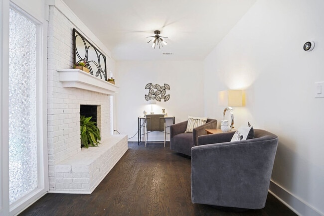 Building Photo - 975 Shadowridge Dr SE