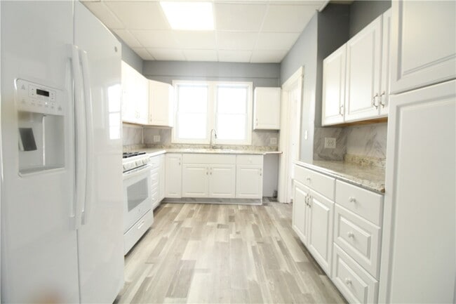 Building Photo - 249 Princeton Ave