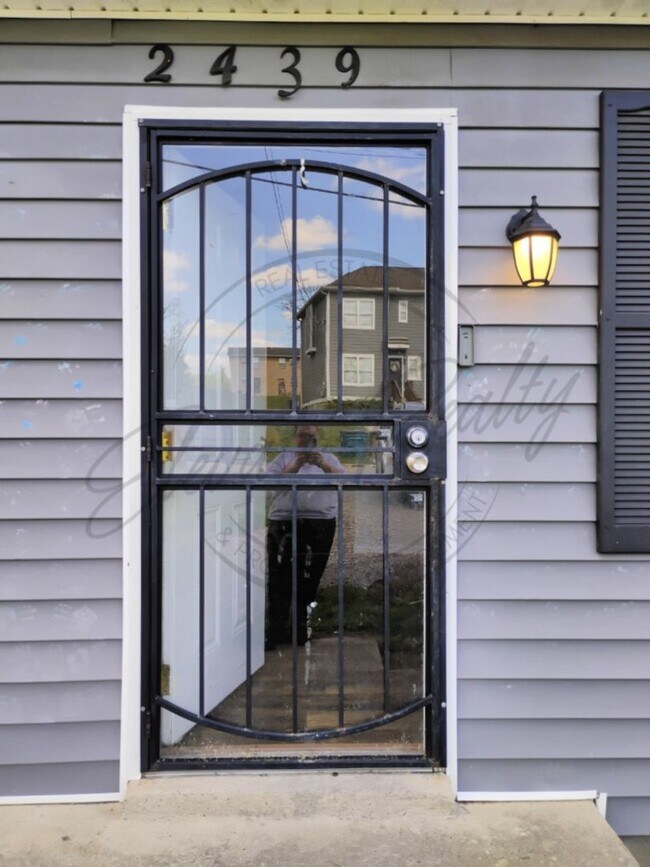 Building Photo - Two Bedroom Townhouse in North Nashville!