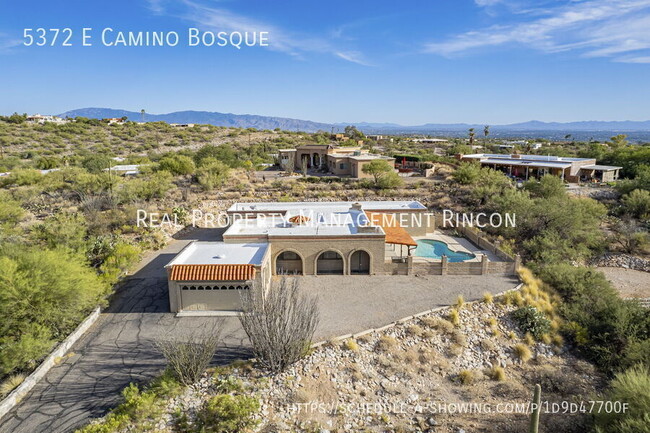 Building Photo - Location! Quintessential Tucson Classic is...