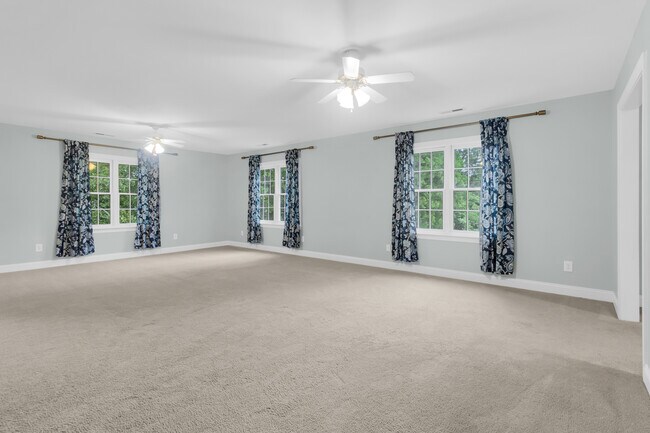Building Photo - 1609 Lucerne Way
