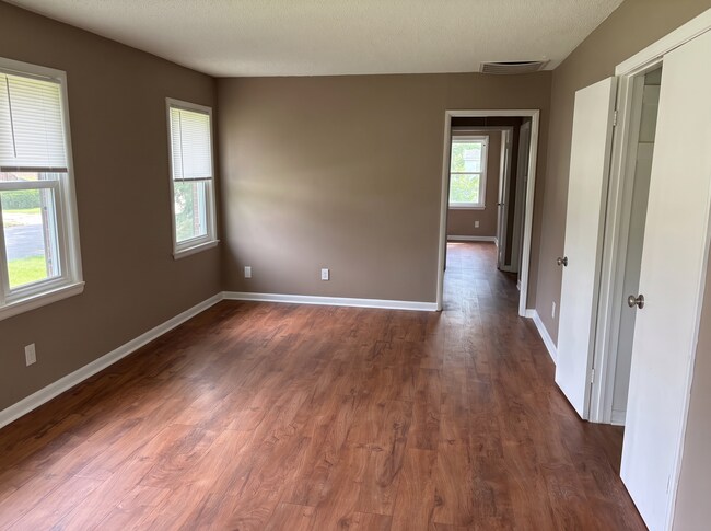 Building Photo - 3293 Ashland Dr