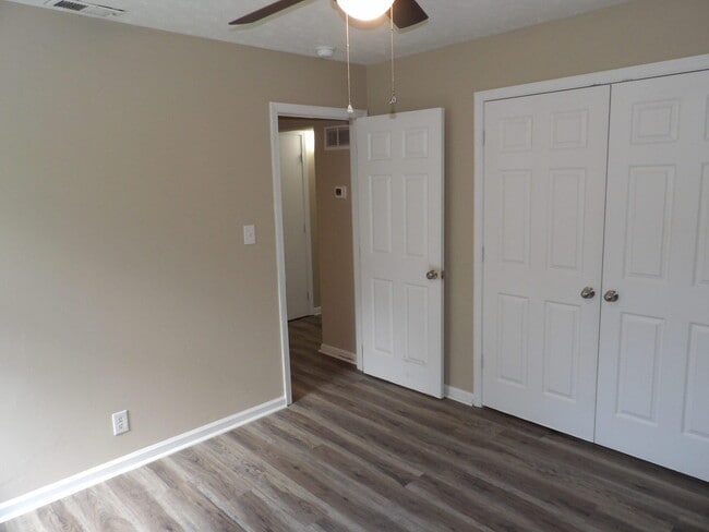 Building Photo - 35 Ashwood Ct