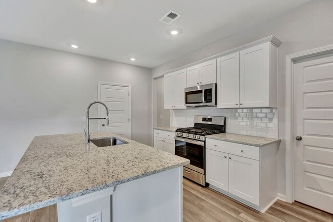 Building Photo - Summers Corner Home