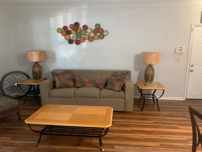 Living Room - 212 Bentley Pl