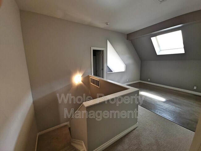 Building Photo - 434 Emerson St