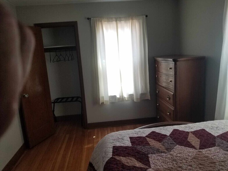 bedroom 3 - 1730 18th St NE