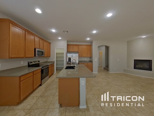 Building Photo - 40984 W Colby Dr