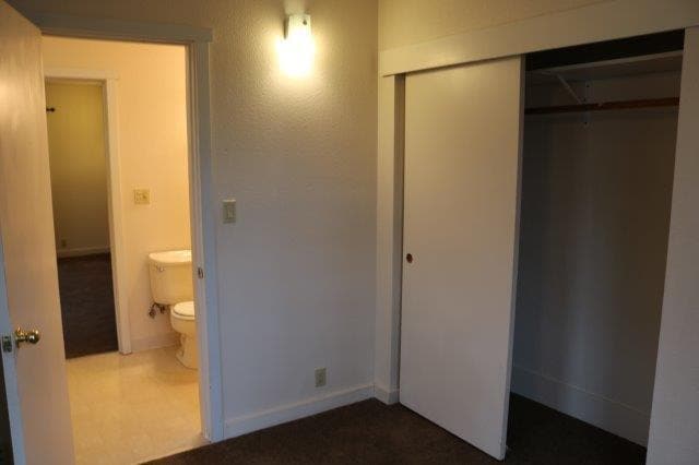 Building Photo - Near Sequoia Zoo and Park, Cozy 2/1 with l...
