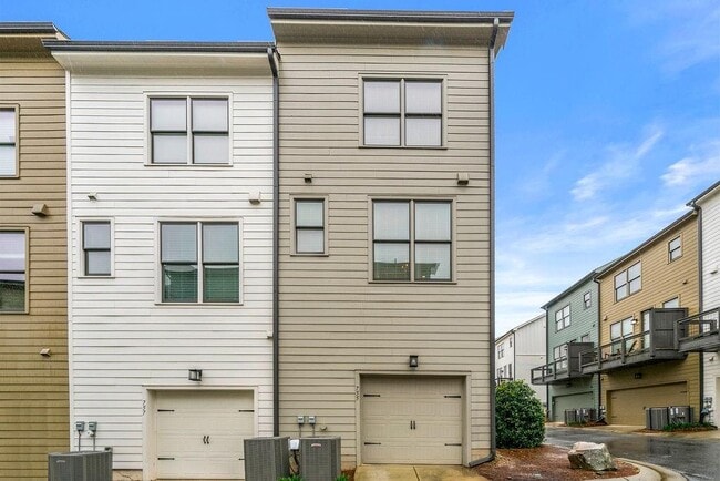 Building Photo - 755 Dunlop Way
