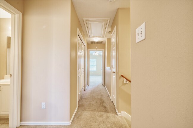 Building Photo - 2831 Hackamore Hollow Ln