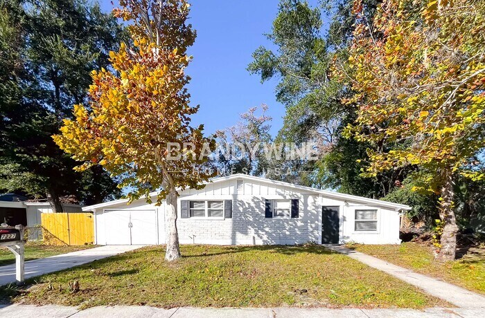 Building Photo - 7227 Stonehurst Rd N