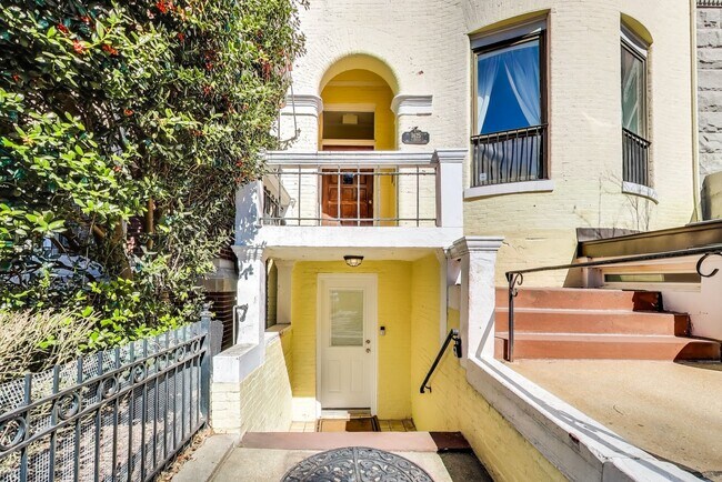 Building Photo - Peaceful 2BD/2BA - Two Level Condo in the Heart of Dupont Circle!