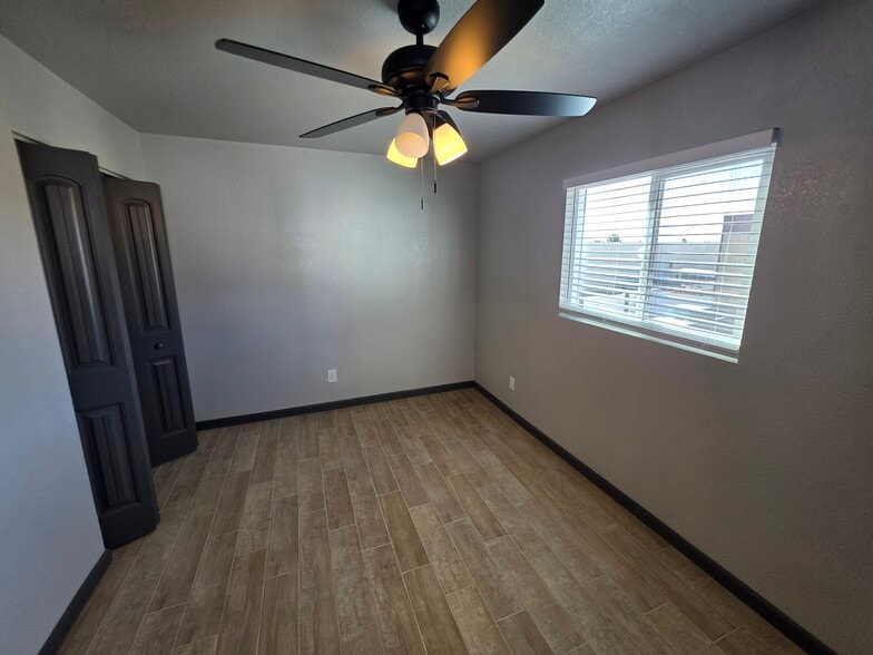 Building Photo - 1749 E Pepper Cir