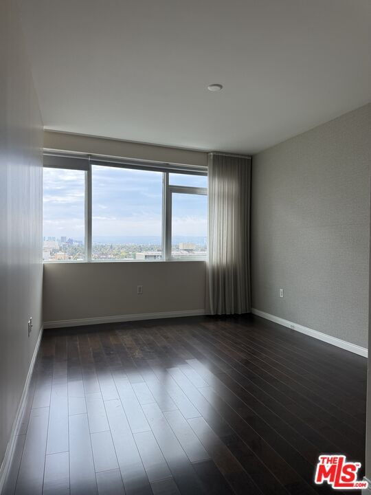 Building Photo - 3785 Wilshire Blvd