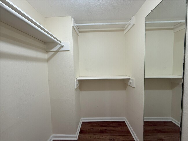 Building Photo - 2100 Wilcrest Dr