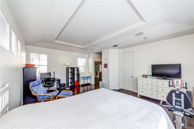 Building Photo - 5 Pelicano