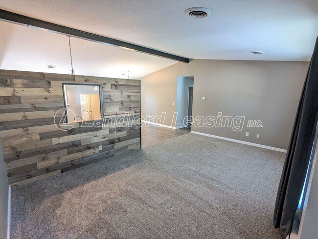 Building Photo - Updated Ranch on Corner Lot in Vermilion