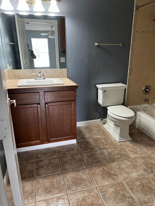 Building Photo - 128 Eucalyptus Ct