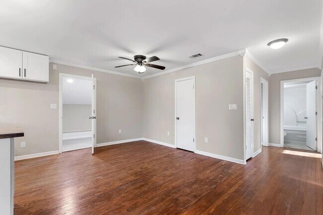 Building Photo - 627 Miles Rd