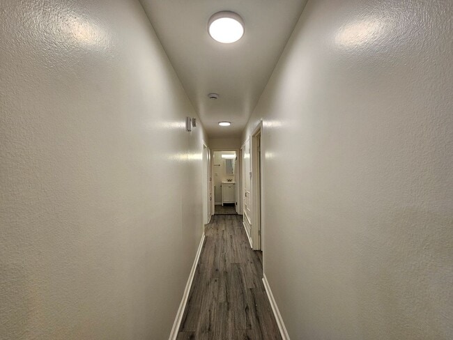Building Photo - HUGE RENT REDUCTION AND $99 MOVE IN SPECIAL!
