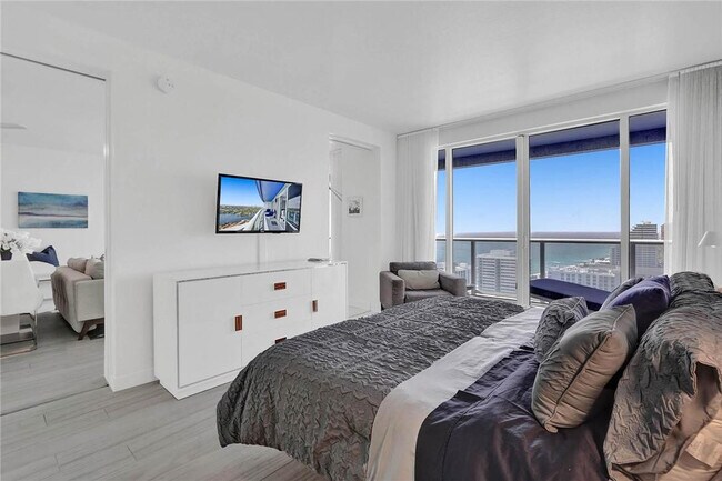 Building Photo - 3101 Bayshore Dr