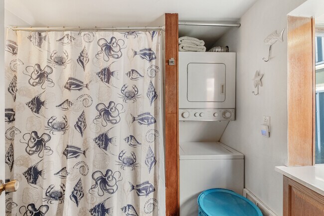 Building Photo - 2031 Fairview Ave E