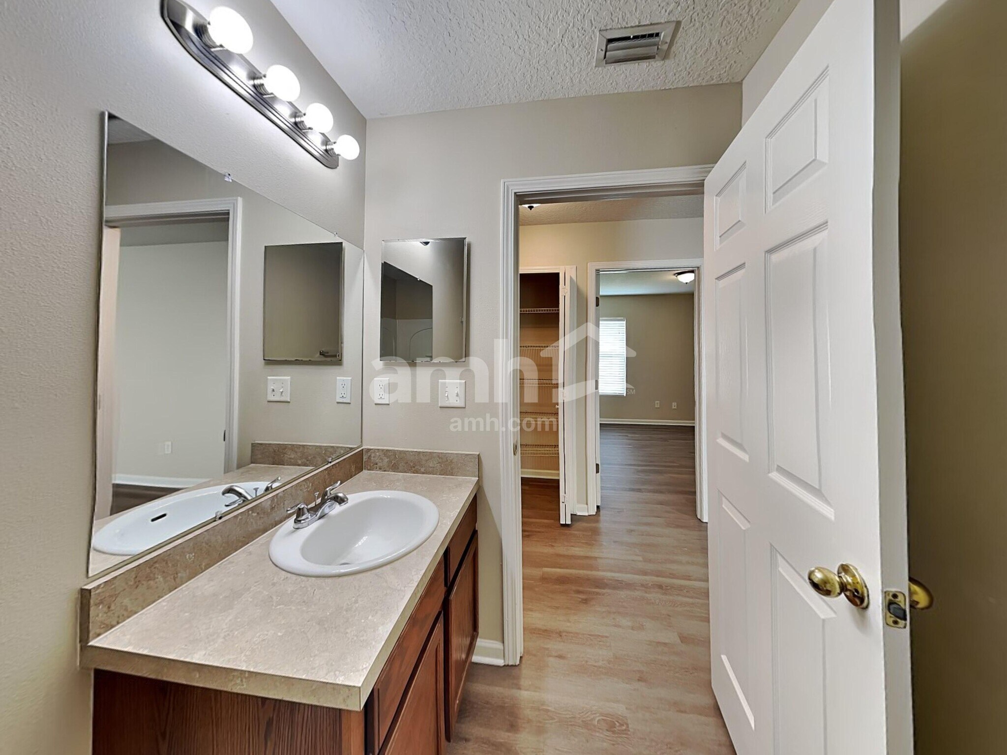 Building Photo - 11869 Hayden Lakes Cir