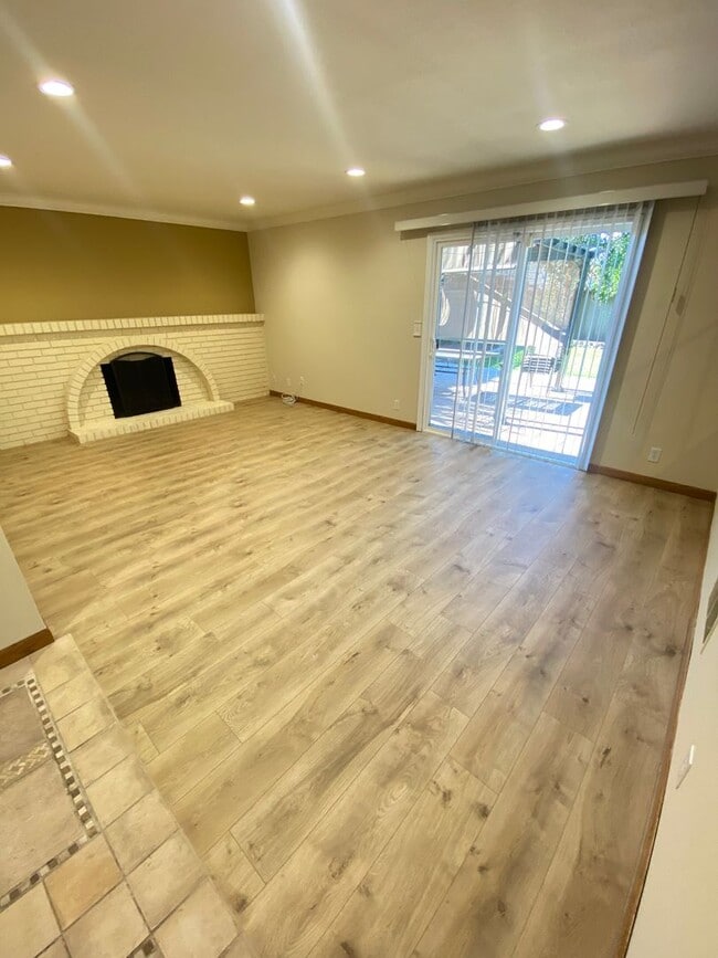 Building Photo - Upgraded 4 bed 2.5 bath home in San Jose. This is a must see!