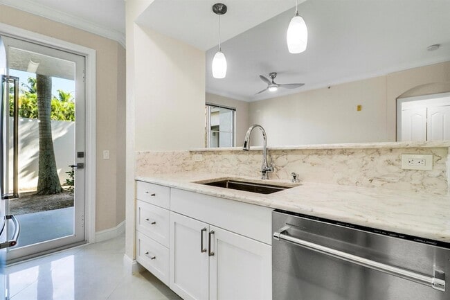 Building Photo - 11010 Legacy Dr