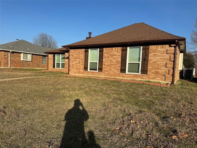 Building Photo - 503 Rose Dr